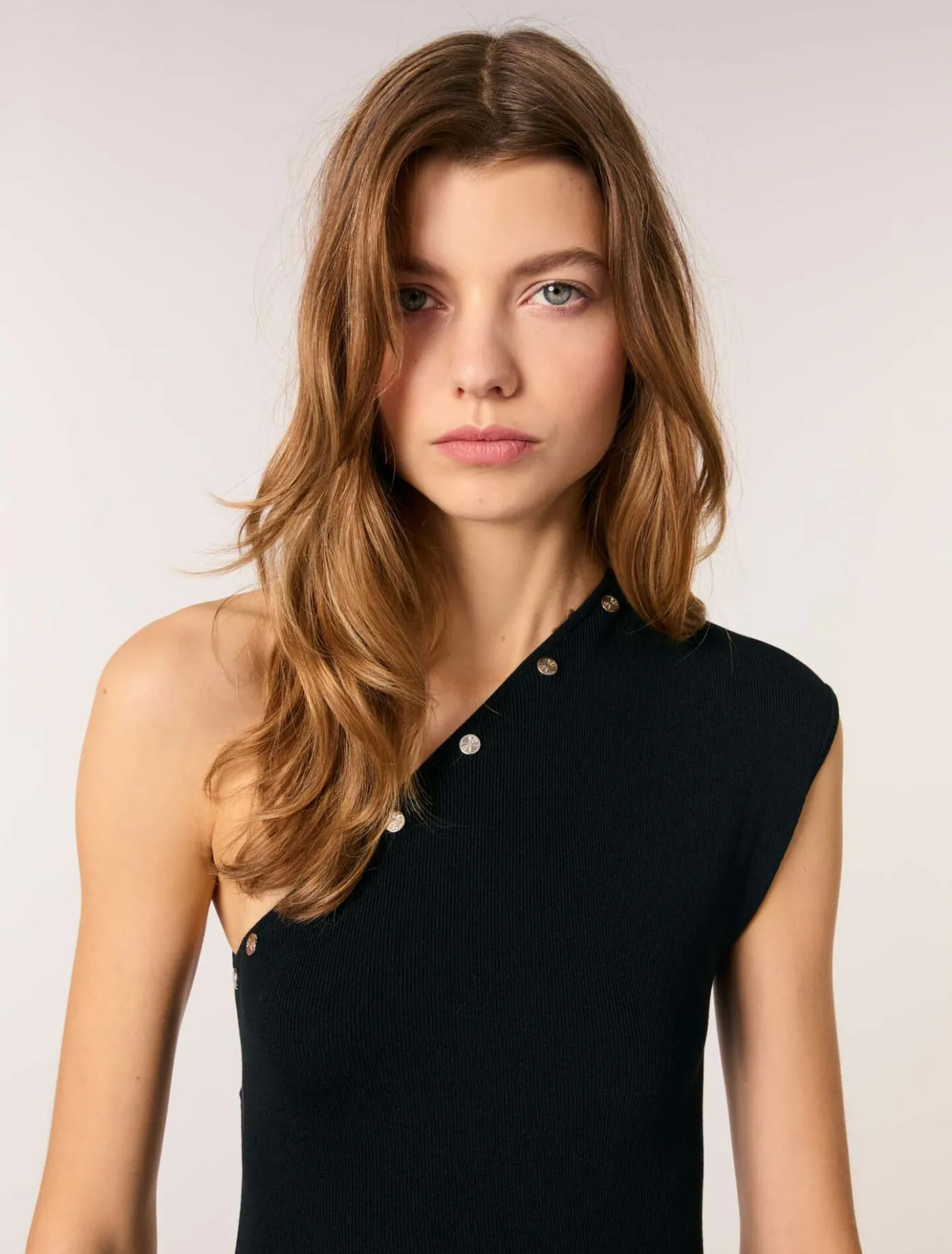 asymmetric_knit_maxi_dress_4.webp Asymmetric knit maxi dress^Maje Shop