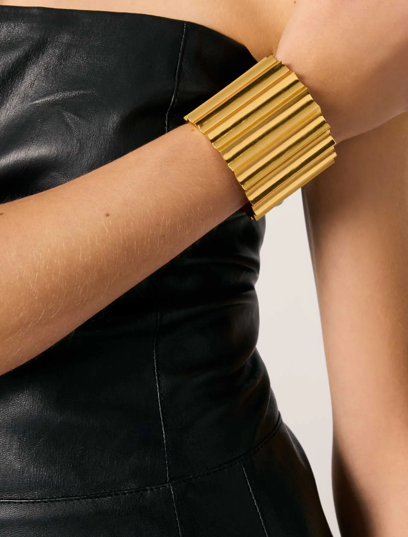 bustier_stretch_leather_midi_dress_6.webp Bustier stretch leather midi dress^Maje Shop