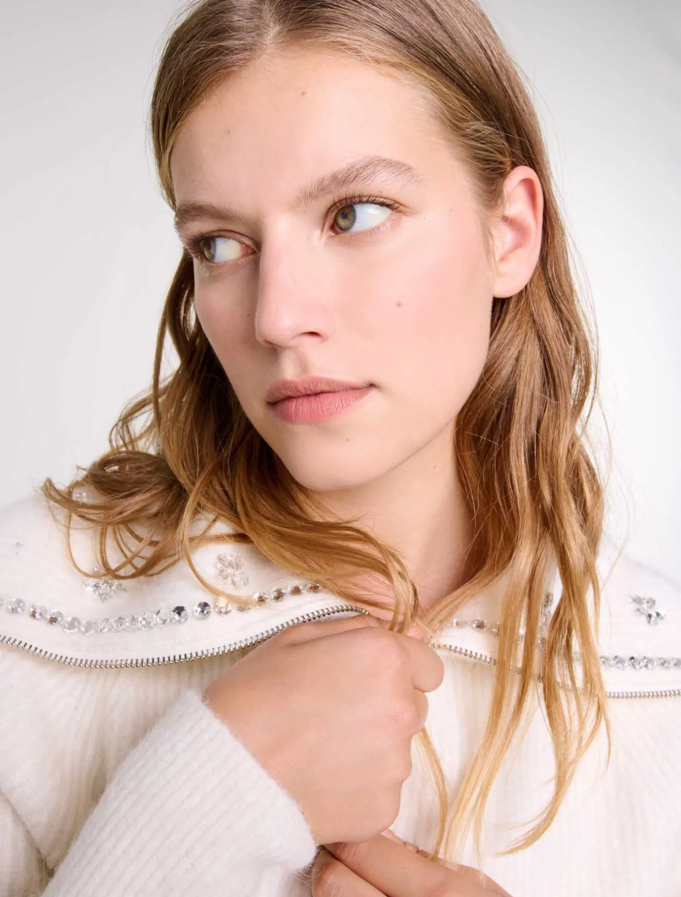 cardigan_with_jewellery_neck_4-1.webp Cardigan with jewellery neck^Maje Sale