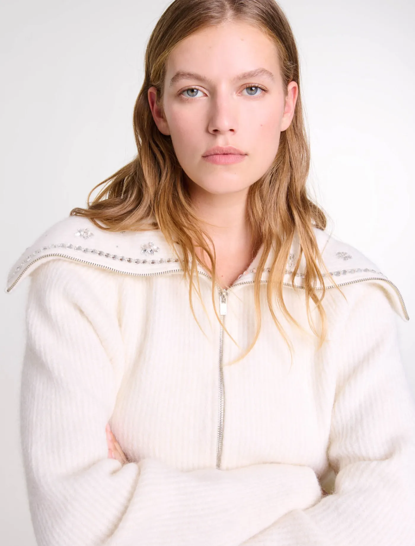 cardigan_with_jewellery_neck_5-1.webp Cardigan with jewellery neck^Maje Sale