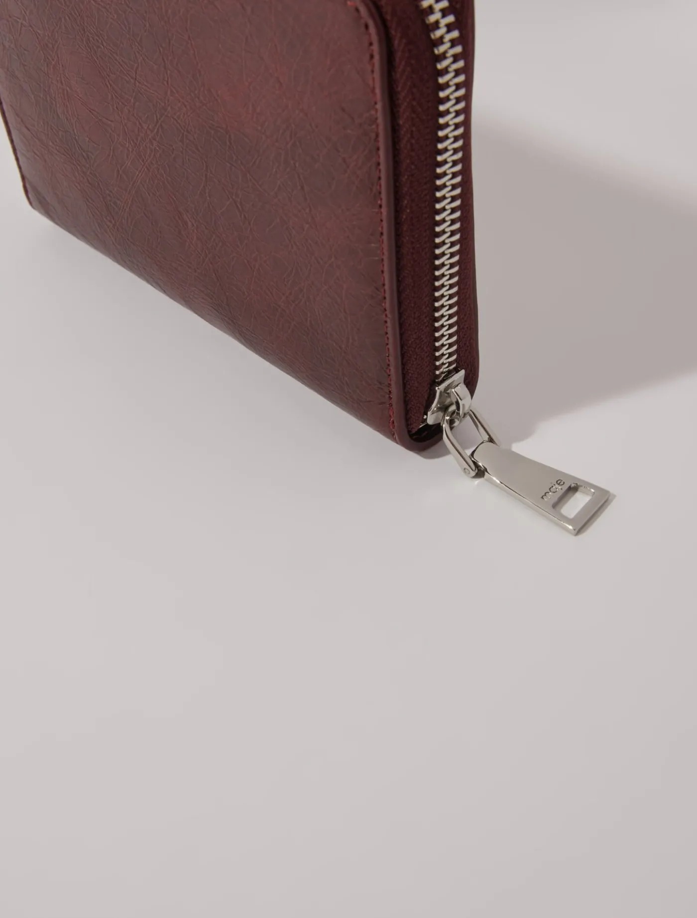 crackled_leather_wallet_2.webp Crackled leather wallet^Maje Best