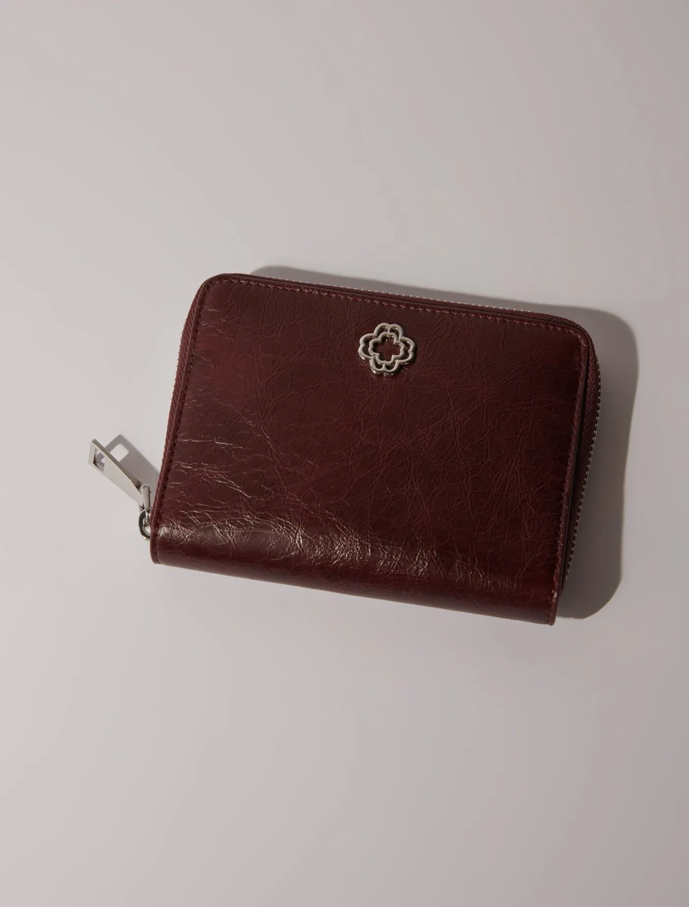 crackled_leather_wallet_3.webp Crackled leather wallet^Maje Best