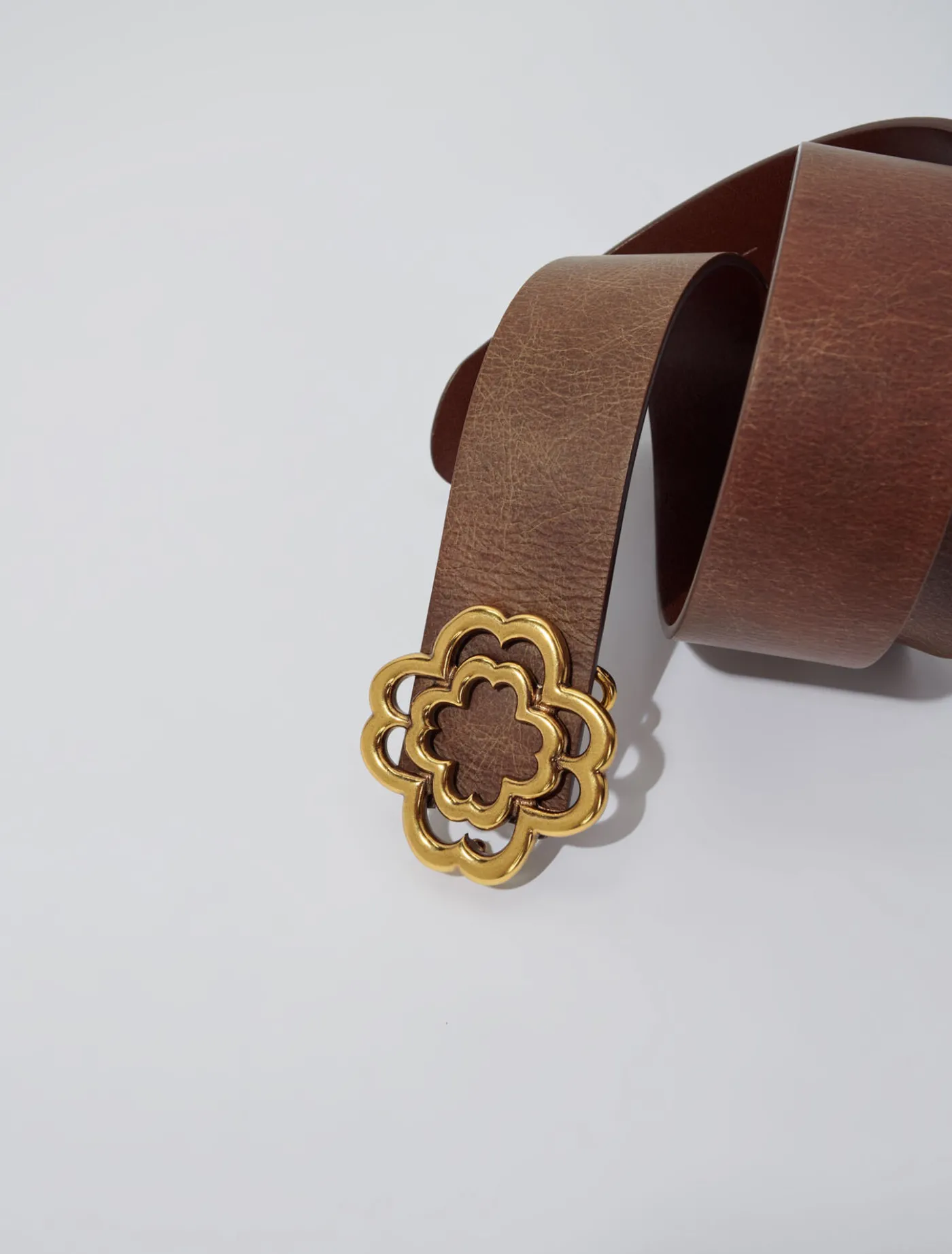 distressed_leather_clover_belt_3.webp Distressed leather Clover belt^Maje Sale