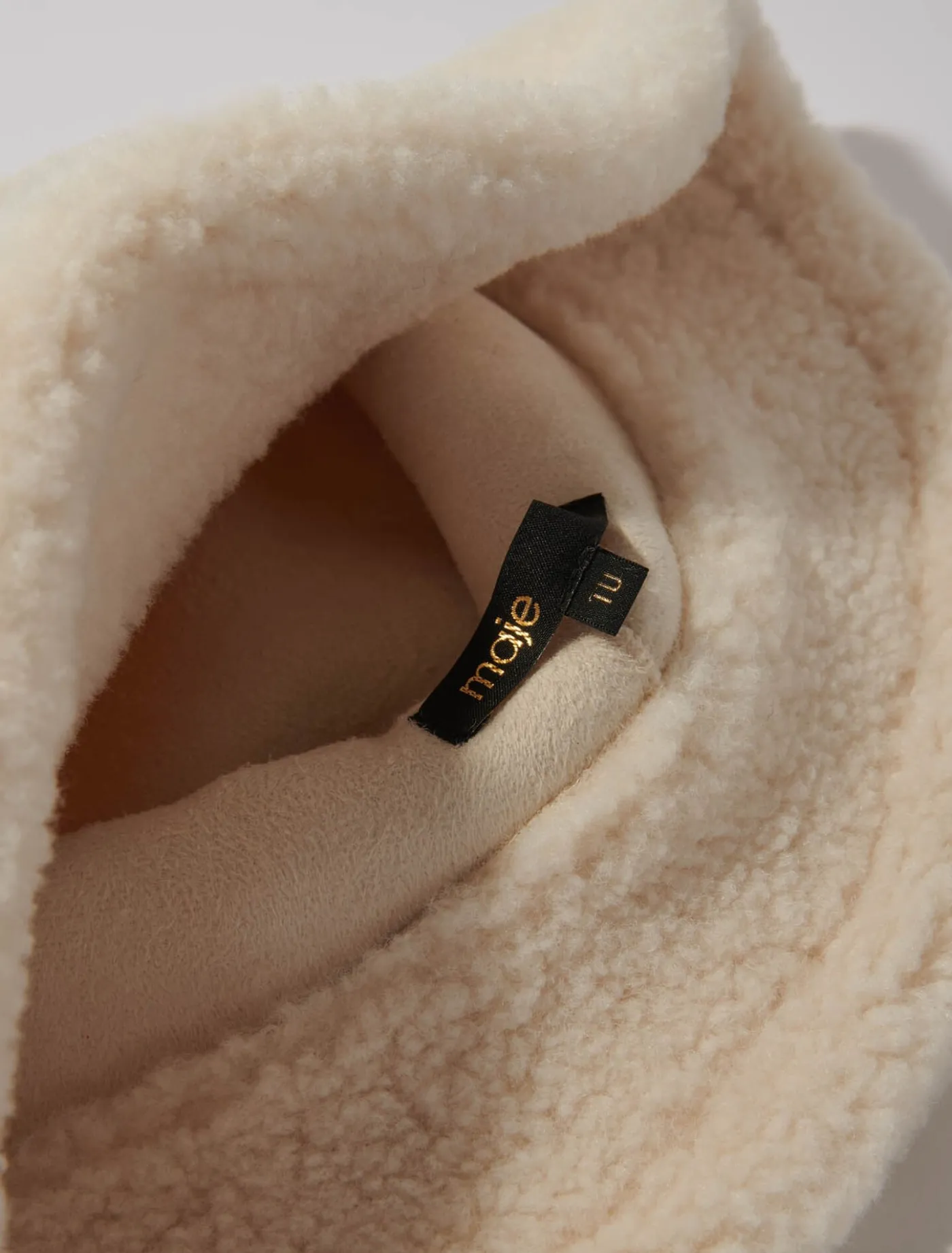 faux_fur_bucket_hat_3.webp Faux fur bucket hat^Maje Flash Sale