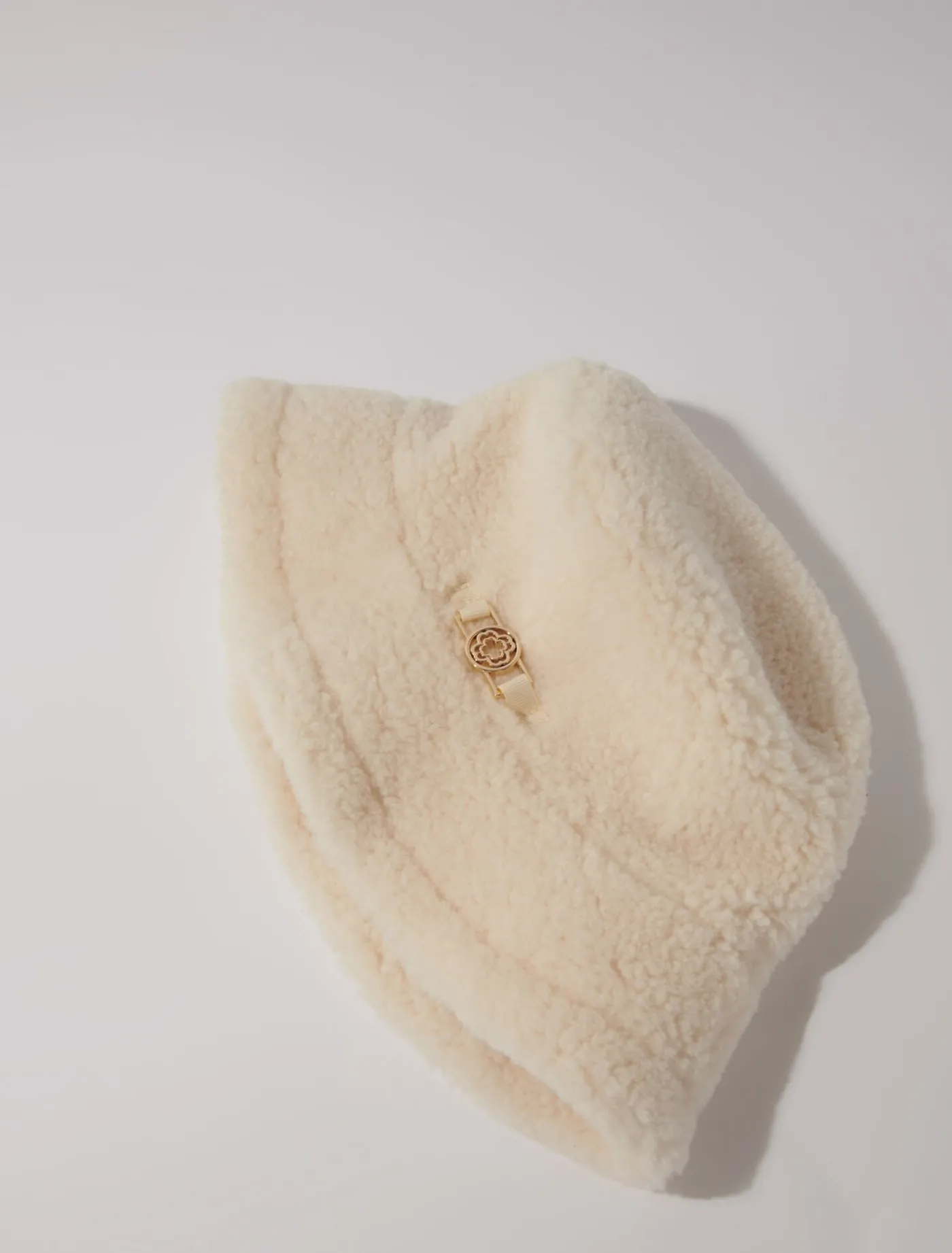 faux_fur_bucket_hat_5.webp Faux fur bucket hat^Maje Flash Sale