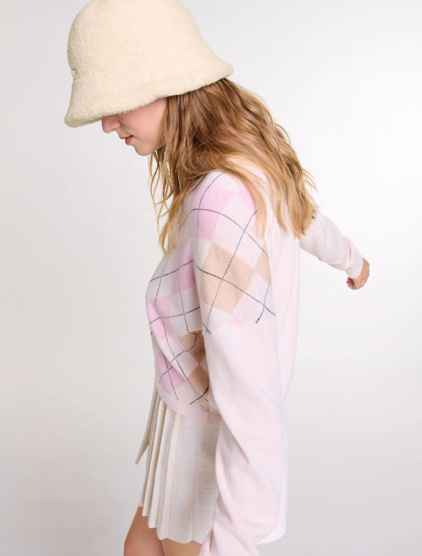 faux_fur_bucket_hat_7.webp Faux fur bucket hat^Maje Flash Sale