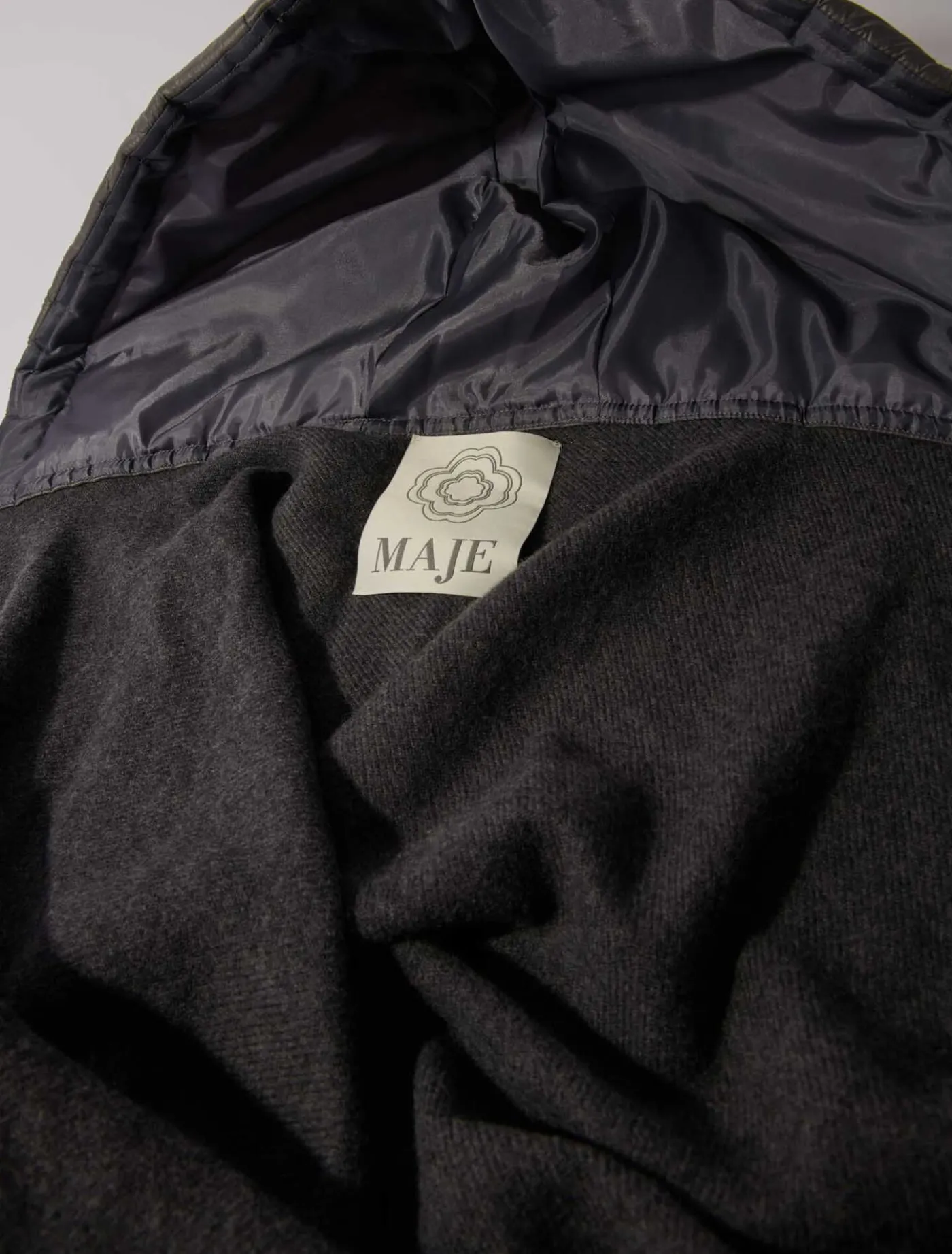 hooded_wool_poncho_5.webp Hooded wool poncho^Maje Best Sale