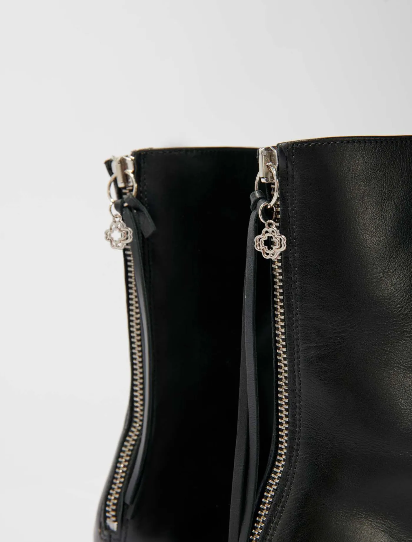 leather_ankle_boots_3.webp Leather ankle boots^Maje Shop