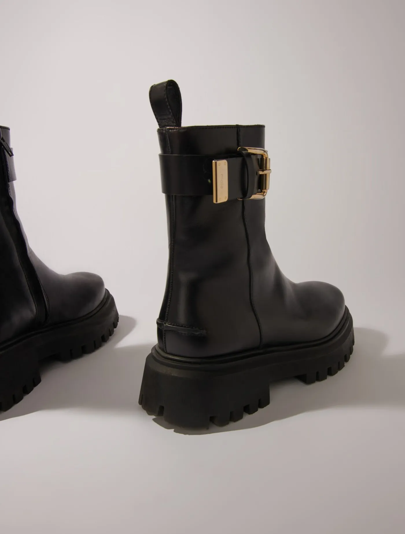 leather_ankle_boots_with_buckles_5.webp Leather ankle boots with buckles^Maje Discount