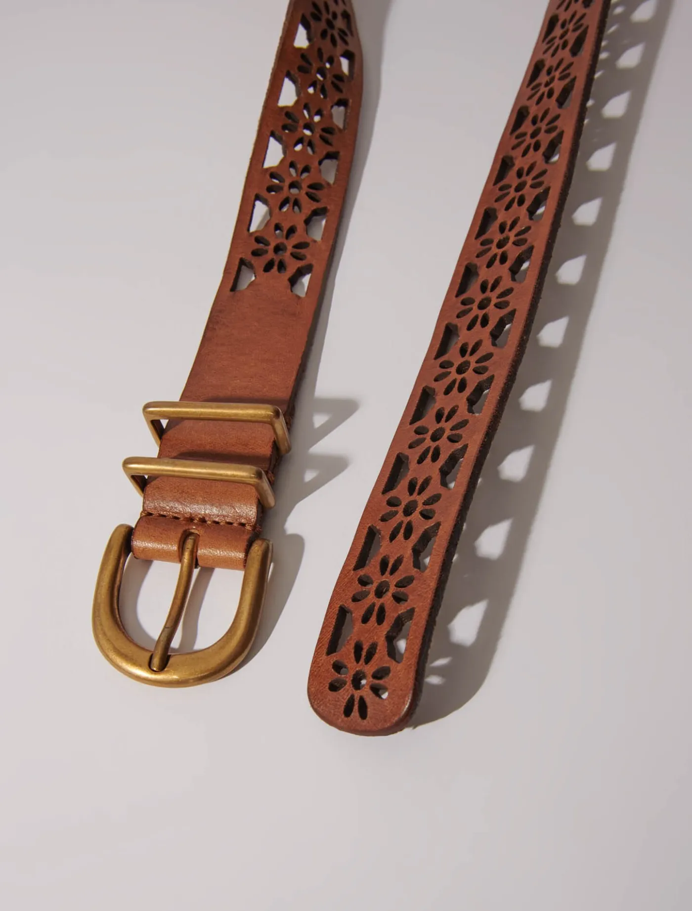 leather_belt_with_flower_detail_5.webp Leather belt with flower detail^Maje Cheap