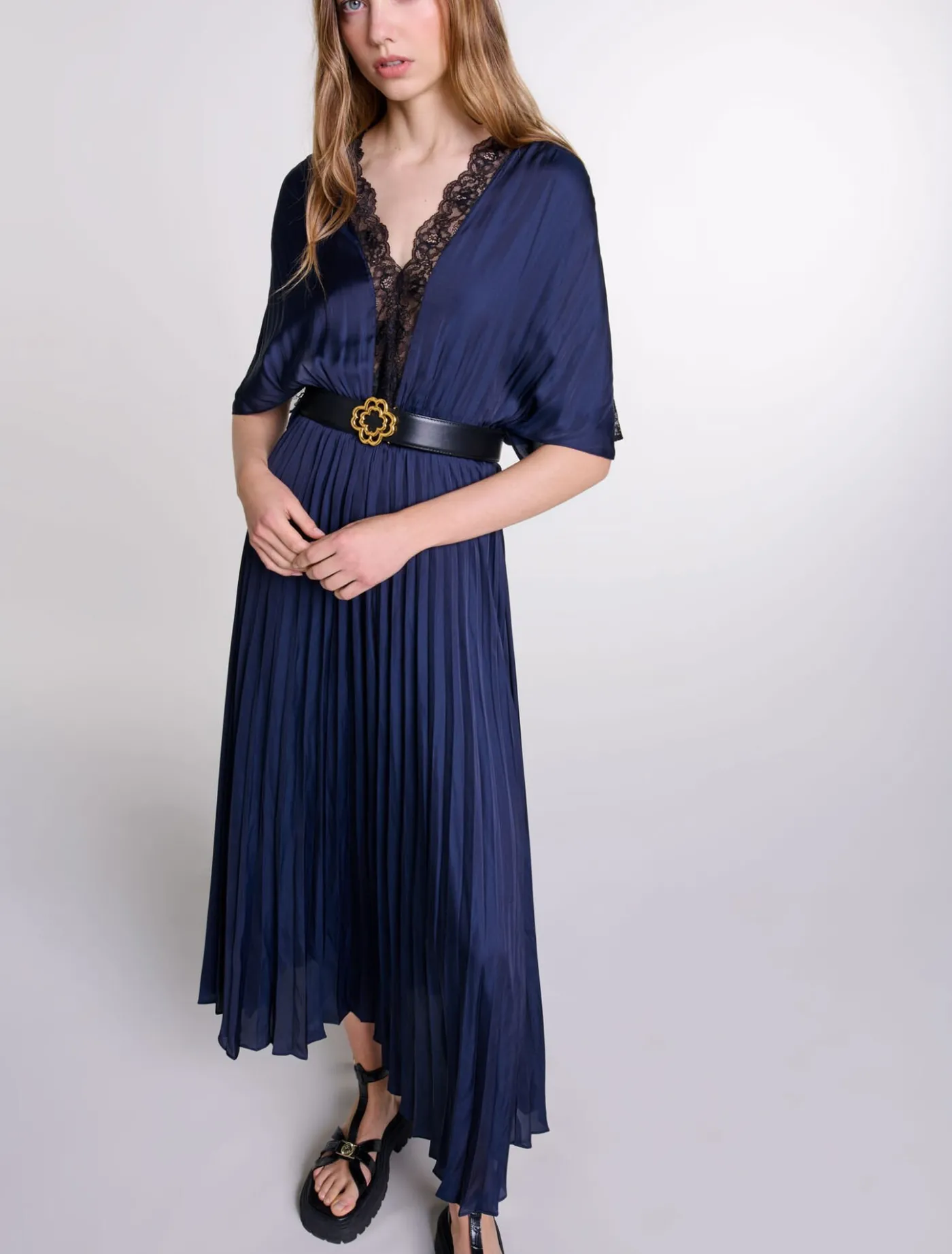 pleated_maxi_dress_with_lace_6.webp Pleated maxi dress with lace^Maje Best Sale