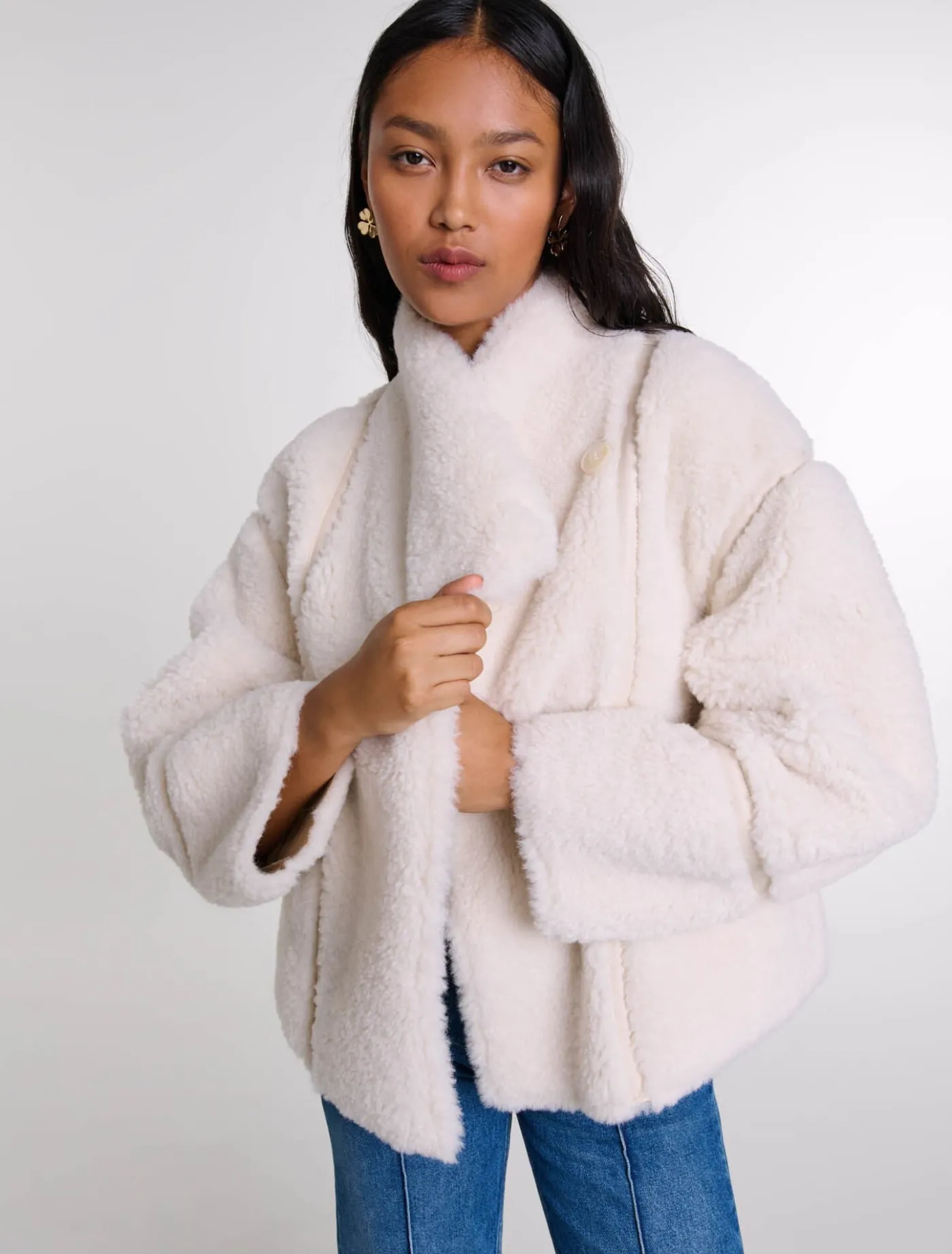 short_faux_fur_coat_3.webp Short faux fur coat^Maje Store