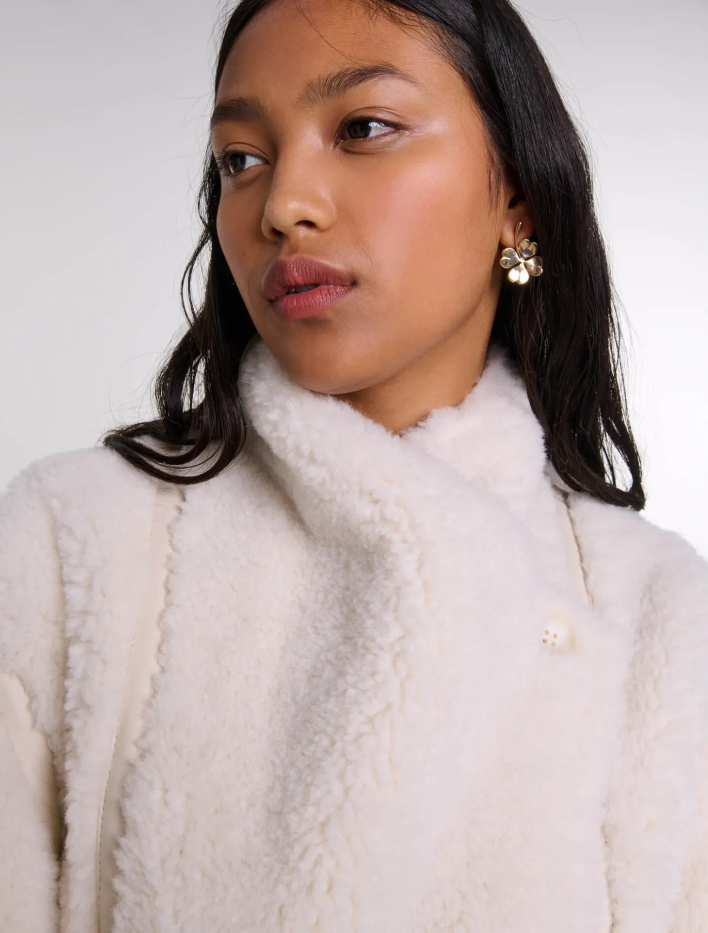 short_faux_fur_coat_4.webp Short faux fur coat^Maje Store