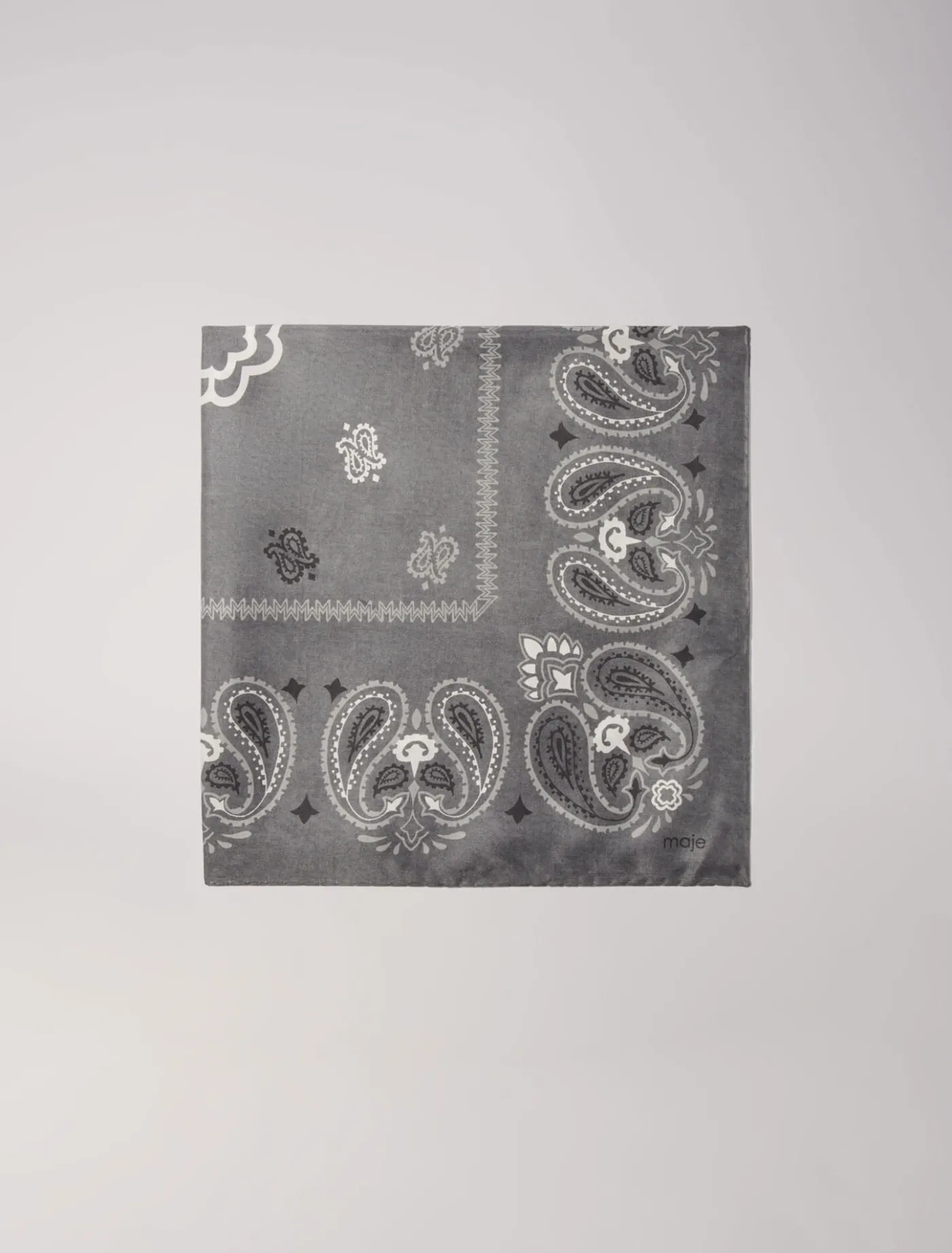 silk_paisley_print_bandana_6.webp Silk paisley print bandana^Maje Sale