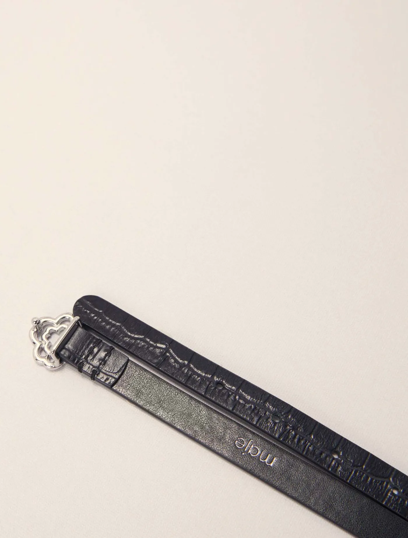 slim_mock_croc_leather_clover_belt_3.webp Slim mock croc leather Clover belt^Maje Flash Sale