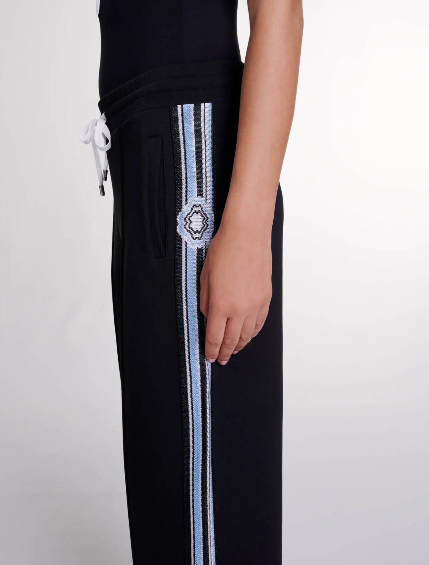 wideleg_striped_jogging_bottoms_4.webp Wide-leg striped jogging bottoms^Maje Best